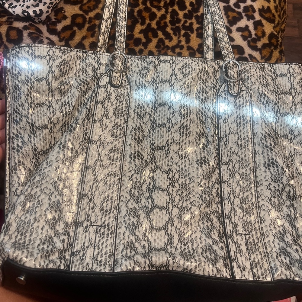 vintage snake printed bag!! wears like a tote bag.